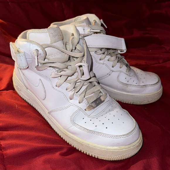 Air Force 1 - Picture 1 of 3